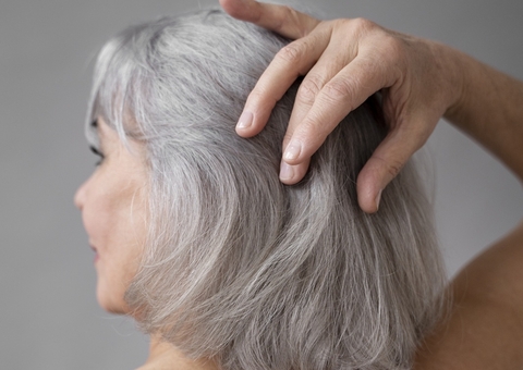 Cabelos brancos podem ser defesa do organismo contra o câncer, aponta pesquisa