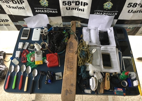 Polícia apreende celulares e armas em revista em delegacia no Amazonas