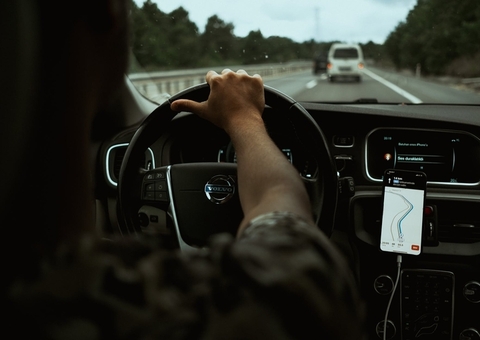 Uber exigirá selfie de passageiro que pagar corrida em dinheiro; Entenda 