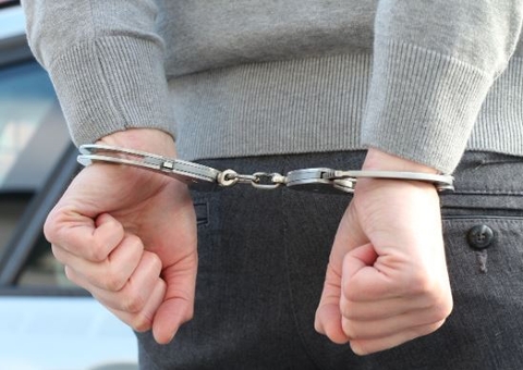 Homem é preso após agredir mãe de 78 anos e apanhar da família no Amazonas