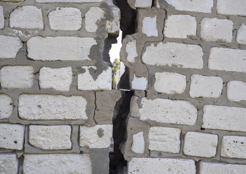 Morador que causou danos ao muro vizinho deve ressarcir prejuízos em Manaus