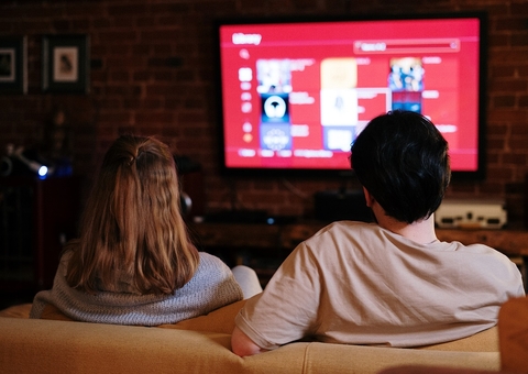 Casal que vai morar junto precisa definir se é união ou contrato de namoro