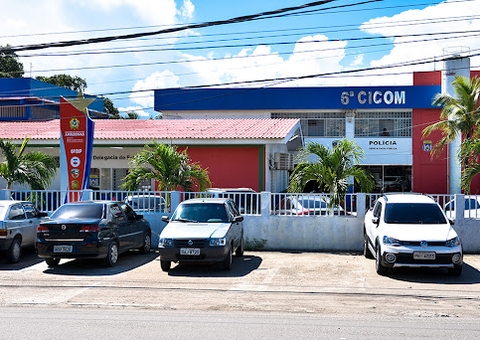 Motorista de app de 22 anos é presa com arma e drogas em Manaus