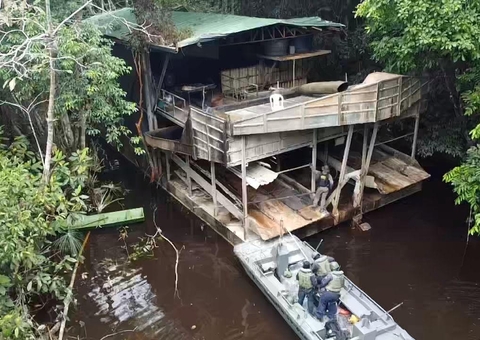 Operação destrói dragas usadas em garimpo ilegal e apreende mercúrio na Amazônia