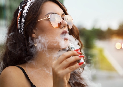 Cigarro eletrônico também pode levar ao câncer de pulmão alerta oncologista