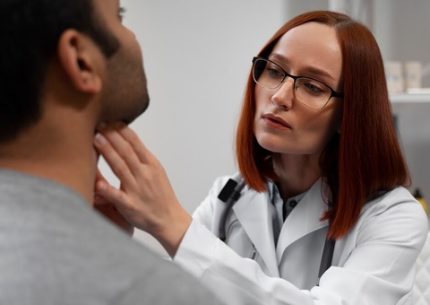 Dificuldade de engolir pode ser indício de câncer de esôfago, aponta oncologista