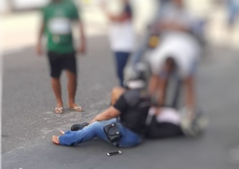 Casal fica ferido ao ser atropelado por carro em Manaus