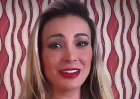 Andressa Urach realiza fetiche com cadeirante; vídeo
