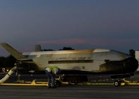 Em meio a mistério, avião da Força Aérea dos EUA faz pouso no Brasil 