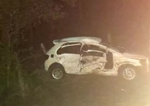 Padre fica ferido em acidente a caminho da missa por vaca 'voadora'