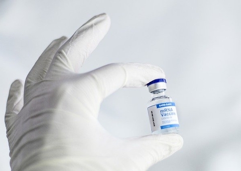 Covid-19: Brasil recebe novo lote com 842 mil doses de vacina da Pfizer