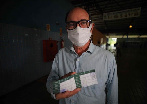 Vacina Pfizer é usada como dose de reforço contra Covid-19 em Manaus