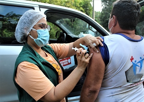 Quase 900 idosos de 60 a 69 anos foram vacinados na zona rural de Manaus
