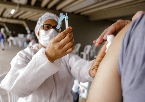 Mais de 15 mil pessoas não voltaram para receber 2ª dose da vacina em Manaus