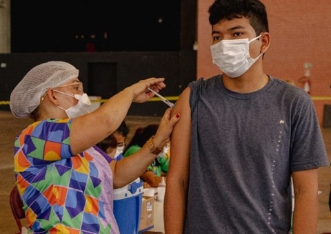 Vacinação contra Covid-19 acontece em 12 postos neste sábado em Manaus