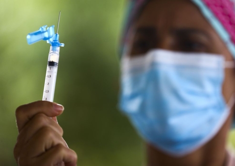 Juiz autoriza mais entidades privadas a importar vacinas contra covid