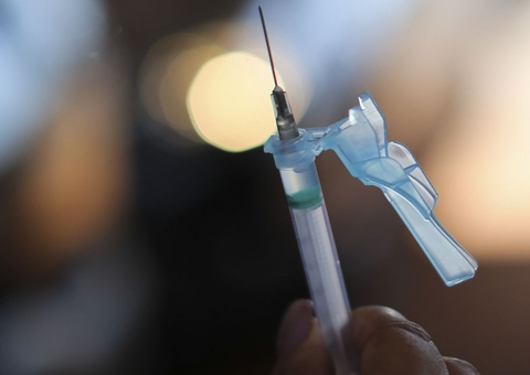 Algumas vacinas demandarão terceira dose, diz presidente da Anvisa