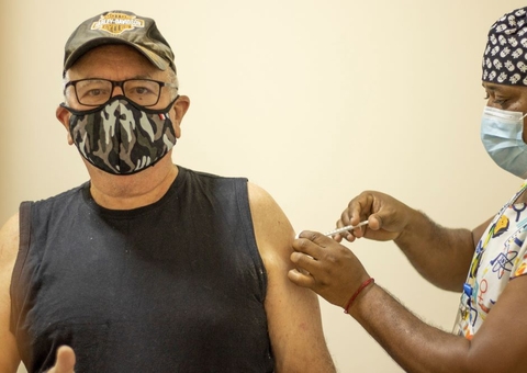 Mais de 1 milhão de pessoas estão com doses da vacina contra a covid atrasada em Manaus