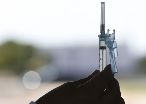 Após polêmica, vacinas congeladas da Janssen são liberadas para aplicação 