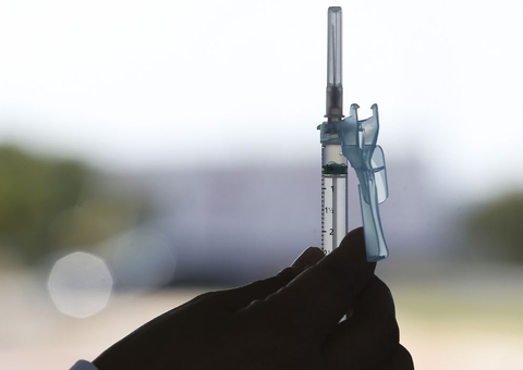 Covid-19: Brasil registra 30,3 milhões de casos e 662,5 mil mortes