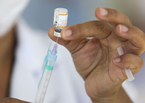 Em um ano de vacinação, quase 70% dos brasileiros já tomaram 2 doses