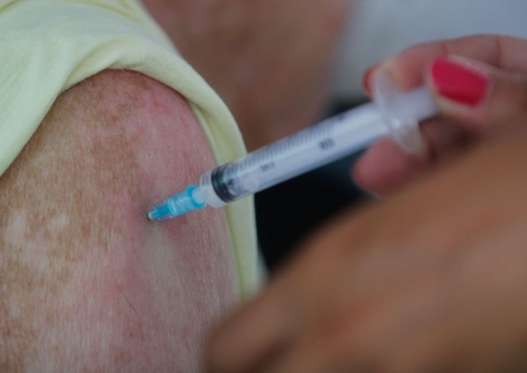 Senado aprova medidas para evitar vacinação falsa