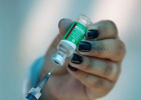 Lote com 2 milhões de vacinas da AstraZeneca chega ao Brasil