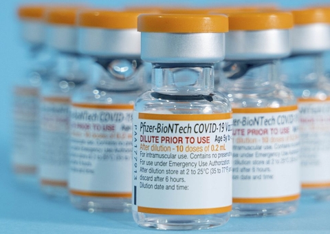 Pfizer é liberada para crianças a partir de 6 meses