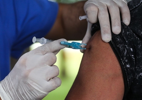 População é convocada para vacinação contra a Covid em Manaus; veja postos