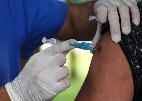 Vacinação contra a covid-19 segue com 21 pontos de atendimento nesta terça