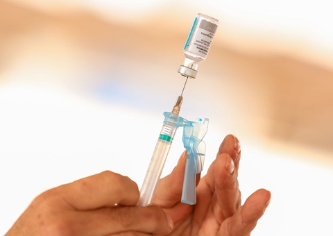 Fiocruz entrega mais 700 mil doses da vacina AstraZeneca contra Covid-19