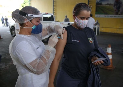 Em meio à polêmica, bombeiros e policiais são vacinados hoje no Amazonas 