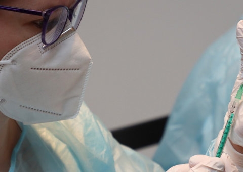 Estado Unidos liberam Pfizer para adolescentes de 12 a 15 anos