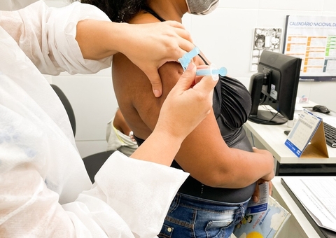 Justiça determina retomada de vacinação de grávidas e puérperas em Manaus 