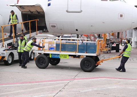 Amazonas recebe dois novos lotes com mais de 130 mil doses de vacina contra Covid