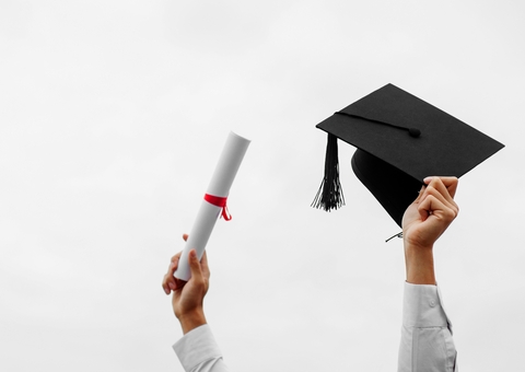 Pós-graduação obtida no exterior e revalidada no Brasil está na legalidade