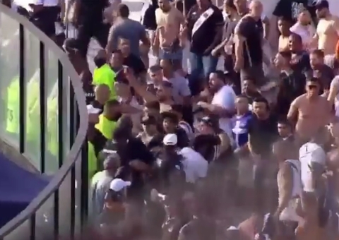 Botafogo goleia Vasco em São Januário; partida foi marcada por tumulto 