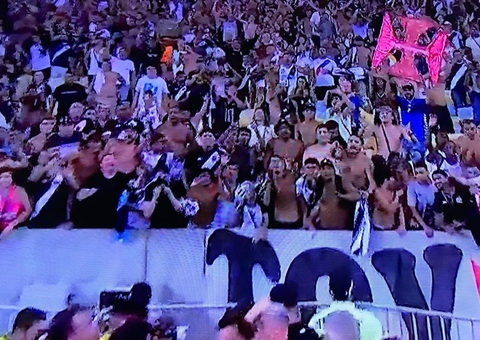 Torcida do Vasco prepara bandeirão para menino que ficou 16 dias em coma