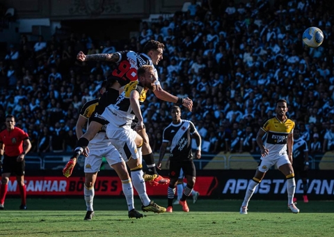 Vasco é multado em R$20 mil por objetos arremessados por torcedores após derrota