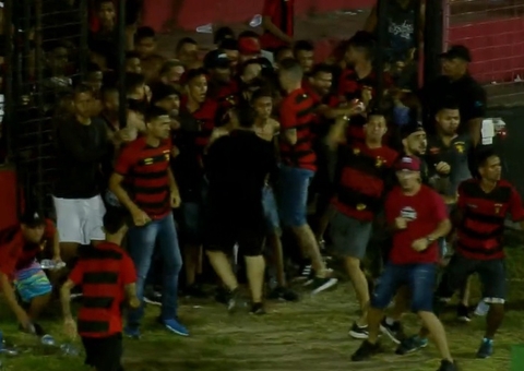 Jogo entre Vasco e Sport tem confusão e invasão de campo após gol de Raniel