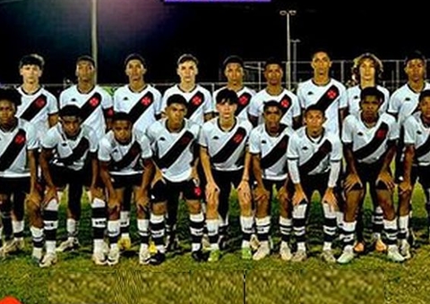 Ônibus do sub-14 do Vasco pega fogo a caminho do Rio; ninguém se feriu