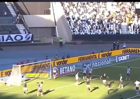 Vasco vence Flu por 4 a 2 em clássico eletrizante com dois gols de Pec