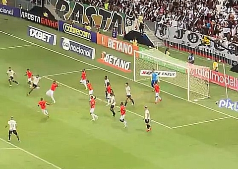 Vasco vence Nova Iguaçu com Pec artilheiro e zoação ao Flamengo