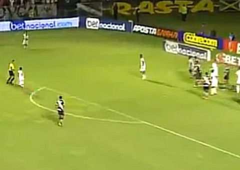 Vasco goleia o Resende e respira no Carioca