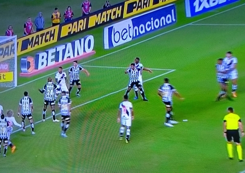 Abel defende reforços do Vasco e destaca 'trilogia' com Barbieri e Bracks