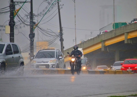 Sexta-feira deve ser chuvosa na maior parte de Manaus, indica previsão