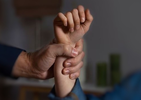 Homem é preso por agarrar menina de 13 anos no meio da rua no Santa Etelvina