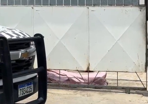 Homem morre eletrocutado enquanto ajustava o forro de casa no São José