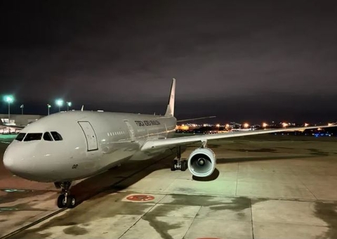 Quinto avião da FAB chega ao Brasil com passageiros resgatados em Israel