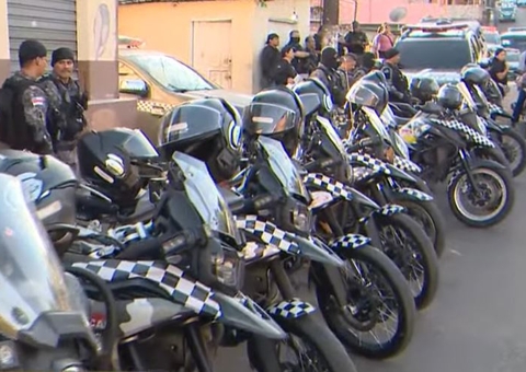 Mega operação cerca bairro em área vermelha de Manaus e cumpre mandados judiciais